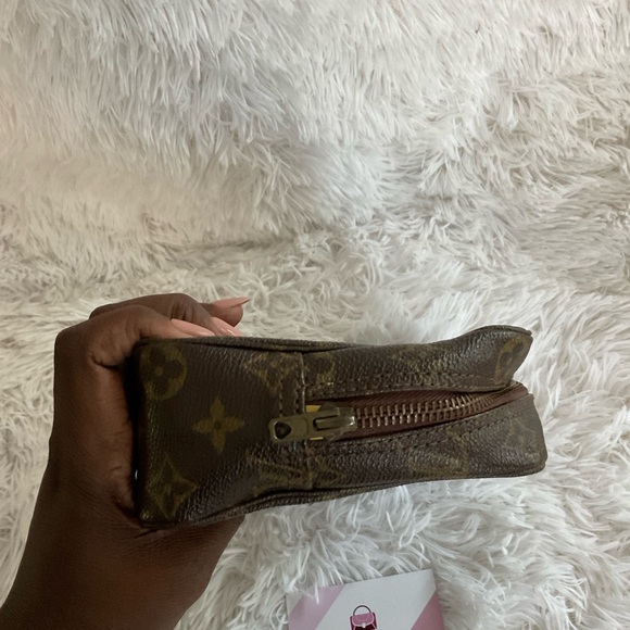 Authentic Louis Vuitton Trousse 23 - Picture 9 of 9